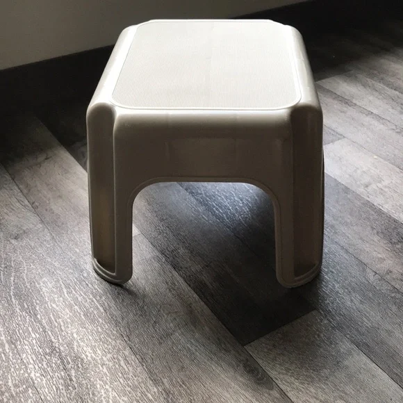 Rubbermaid Cream Stool - Picture 4 of 6